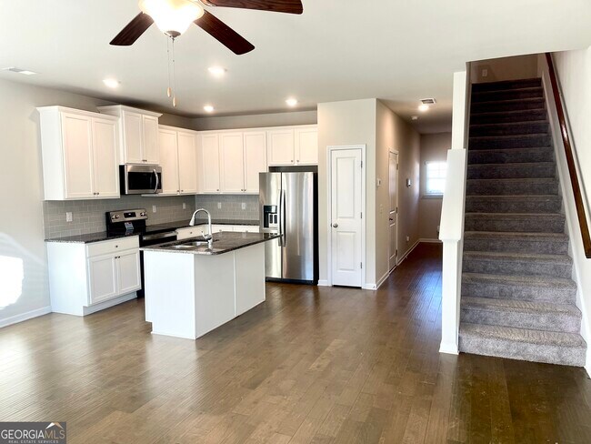 Building Photo - 3502 Lakeview Crk