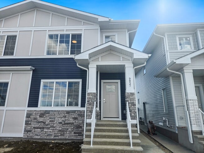 Building Photo - 9937 Huxbury Dr NE