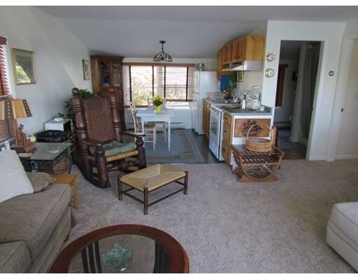 Foto del edificio - 8 Thurston Ln