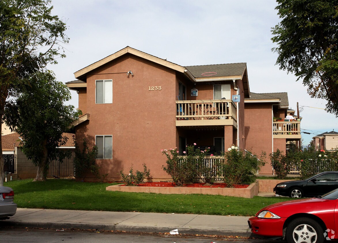 Building Photo - 1233 D St