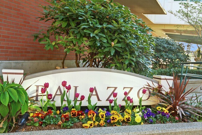 Building Photo - 0bd/1ba Bellevue Condo