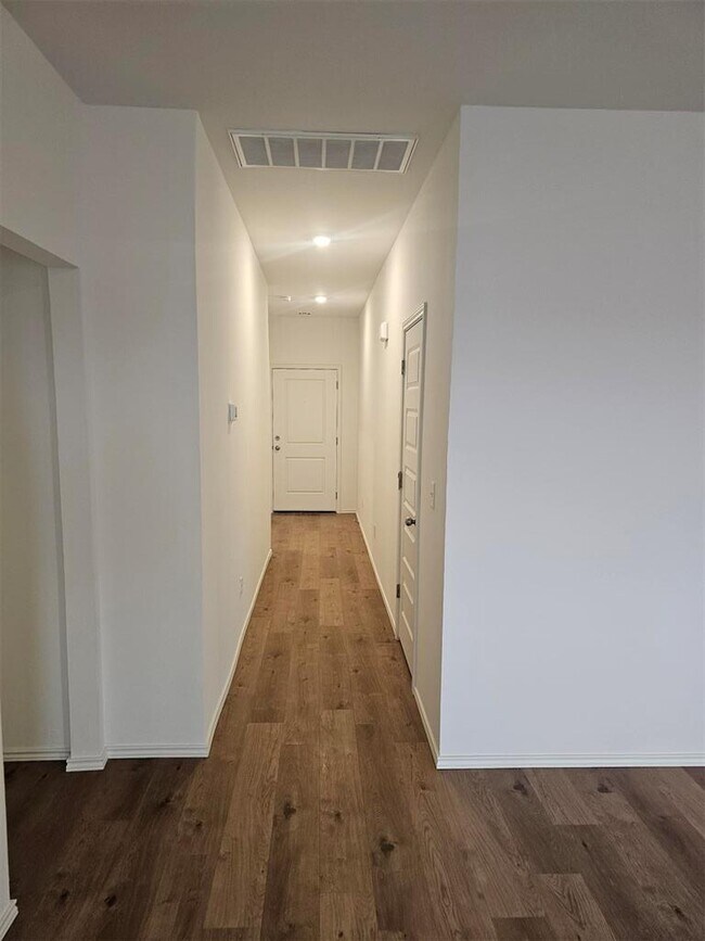 Foto del edificio - 1824 Rock Elm Dr