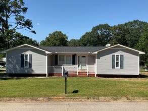 Building Photo - 220 Larchwood Dr