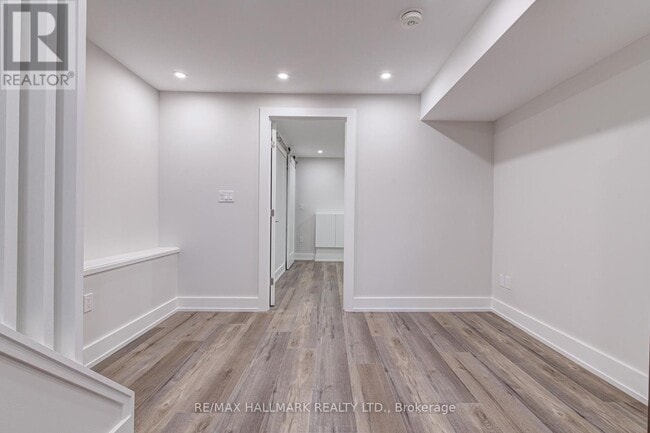 Building Photo - 924 Broadview Ave