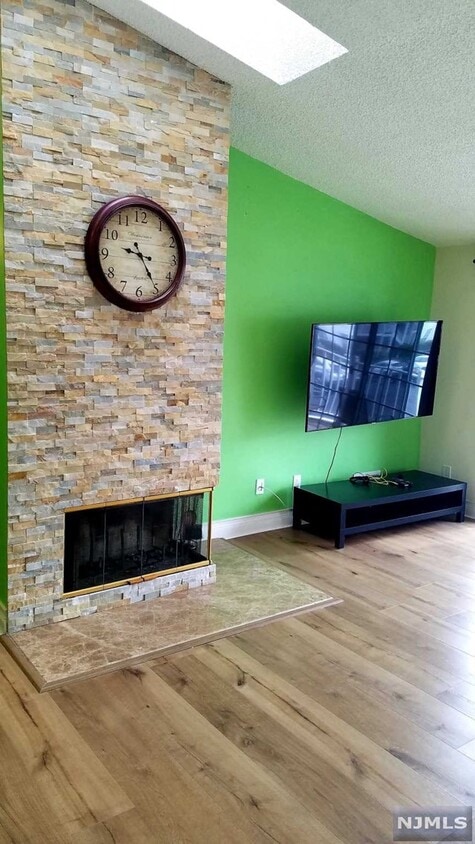 Primary Photo - 620 Plum Terrace