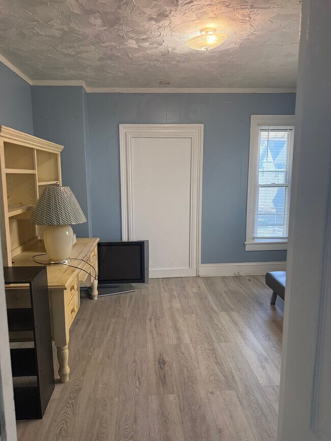 Building Photo - 44 Lee Ave