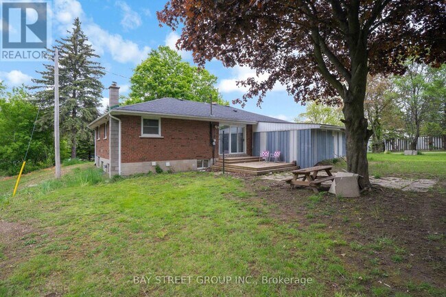 Photo du bâtiment - 12596 Regional Rd 25
