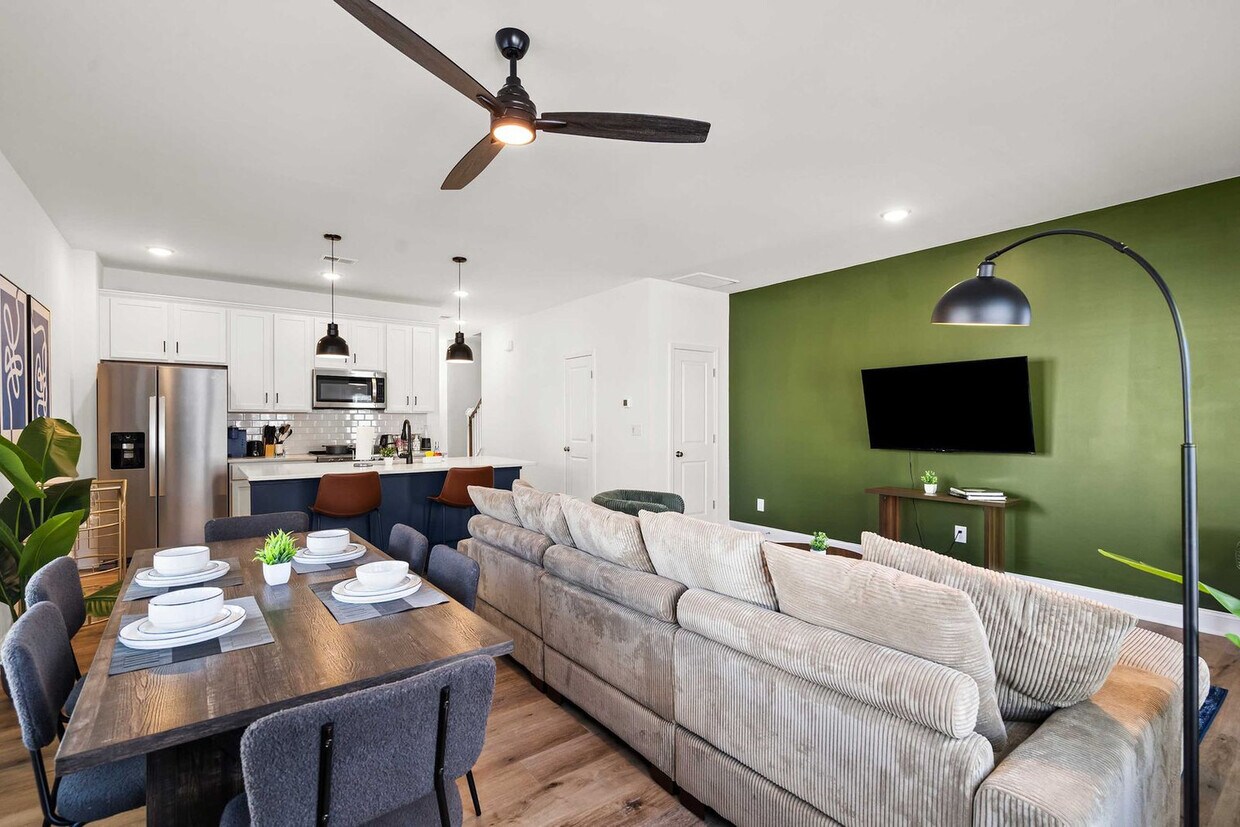 Foto principal - 8021 Brightside Dr