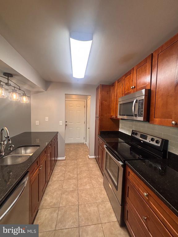 Building Photo - 14201 Wolf Creek Pl