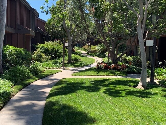 Building Photo - 2074 Mount Shasta Dr