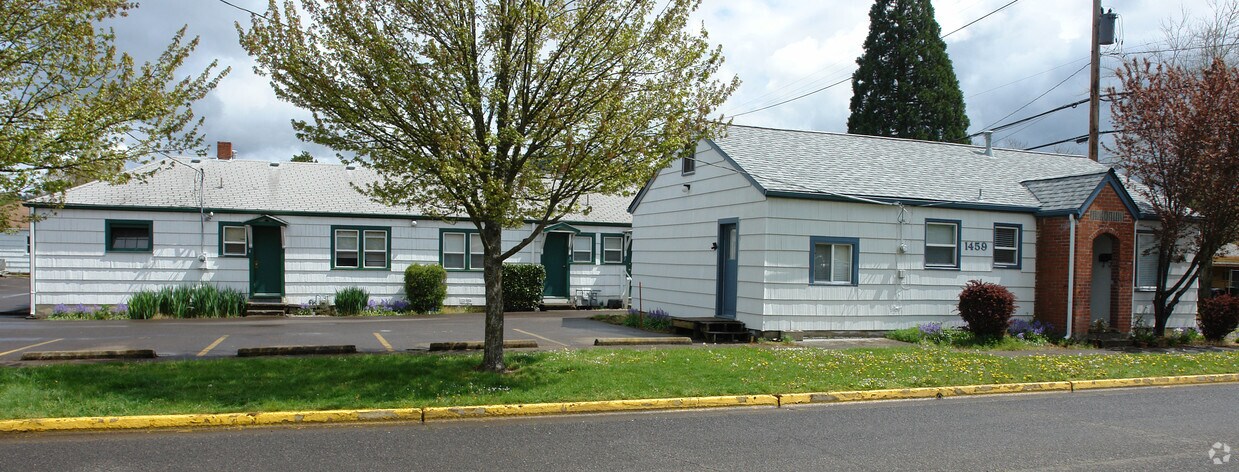 Building Photo - 401 Milton St