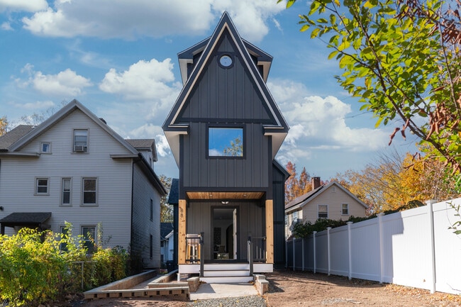 Building Photo - 67 Winchester Ave