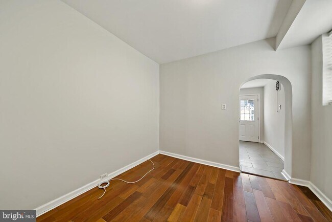 Building Photo - 2326 E Hazzard St