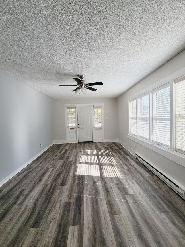 Foto del edificio - Cozy 2-Bed In Home in Old Colorado City an...