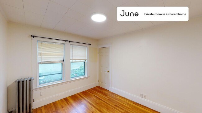 Foto del edificio - Private bedroom in 3 bed/1 bath Home