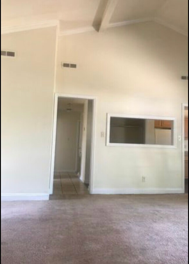 Building Photo - 615 Emerald Dr