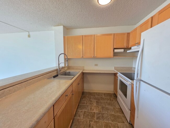 Building Photo - AVAILABLE NOW! 1 bed, 1 bath with 1 parking in Aiea
