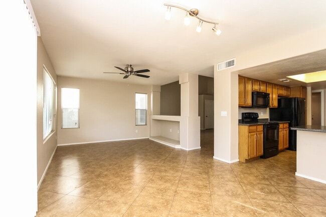 Building Photo - 1226 E Helena Dr