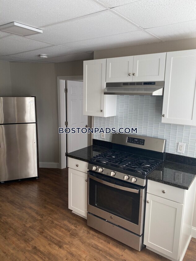 Primary Photo - 176 Smith St