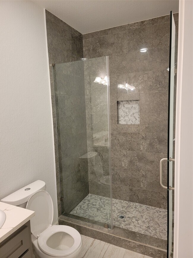 Foto del edificio - 8203 Oak Knoll Ln