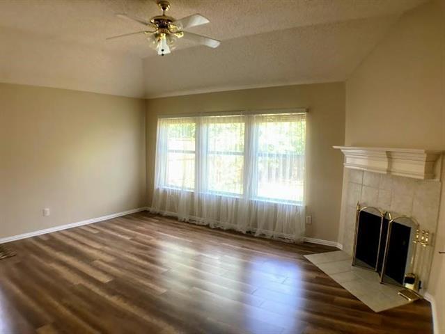 Foto del edificio - 4806 Redwood Dr