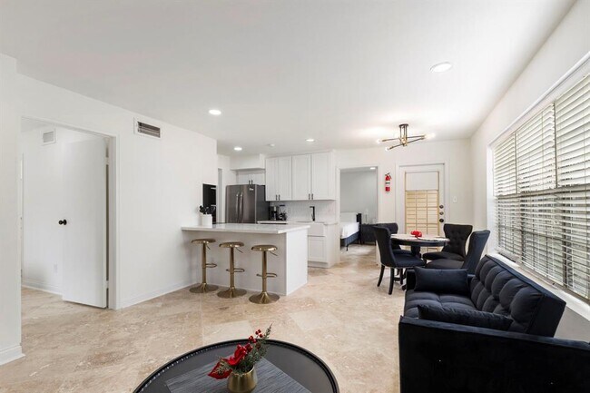 Foto del edificio - 2750 Holly Hall St