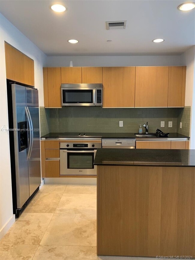 Building Photo - 1050 Brickell Ave