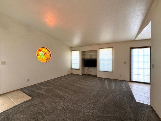 Foto del edificio - 5080 Jeffreys St