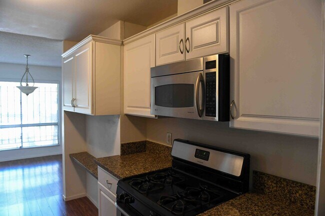 Foto del edificio - 1865 Greenfield Ave