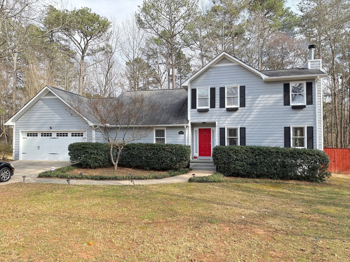 Primary Photo - Cedar Creek Beauty with Fenced In Backyard!