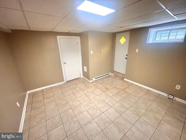 Foto del edificio - 822 69th Ave