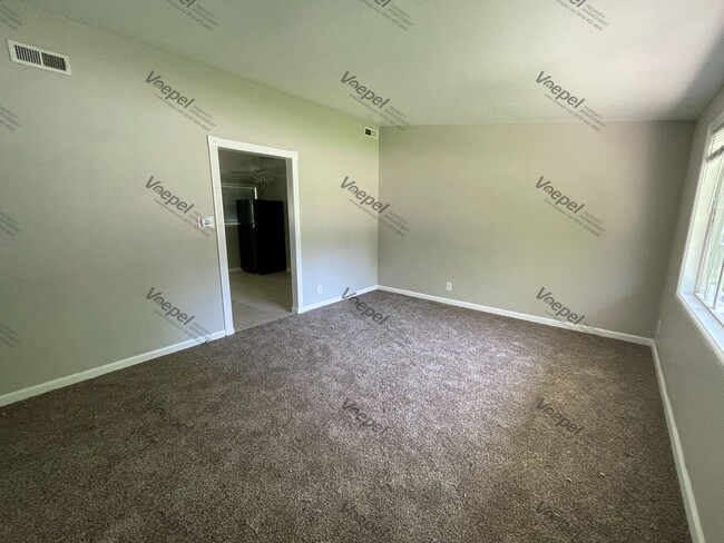 Building Photo - Fantastic South KCMO Ranch Style Home - Av...
