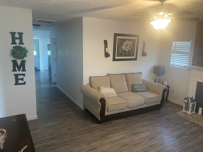 Building Photo - 606 17th St