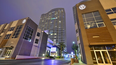 Building Photo - 4565 Dean Martin Dr