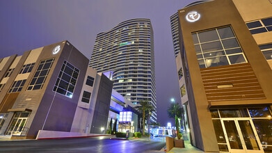 Building Photo - 4565 Dean Martin Dr