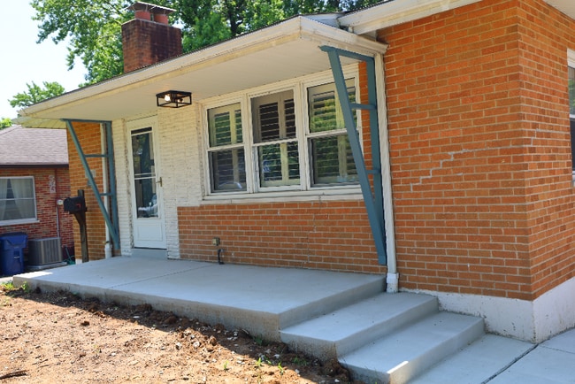 Building Photo - 1041 Martha Ln