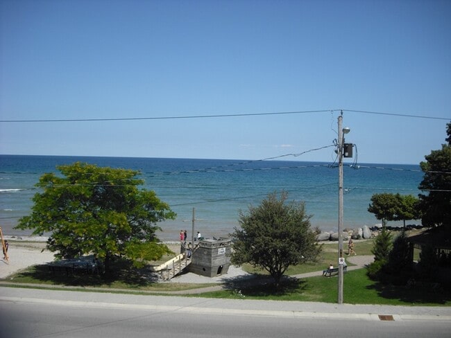 Photo du bâtiment - BayVista Apartments