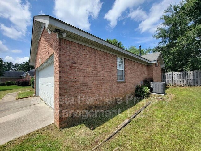 Foto del edificio - 4740 Waltons Cir