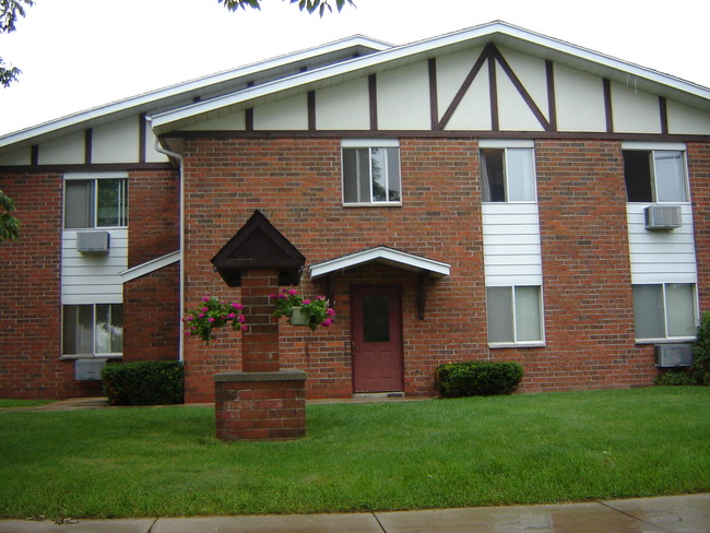 Building Photo - Lake Park Apartments