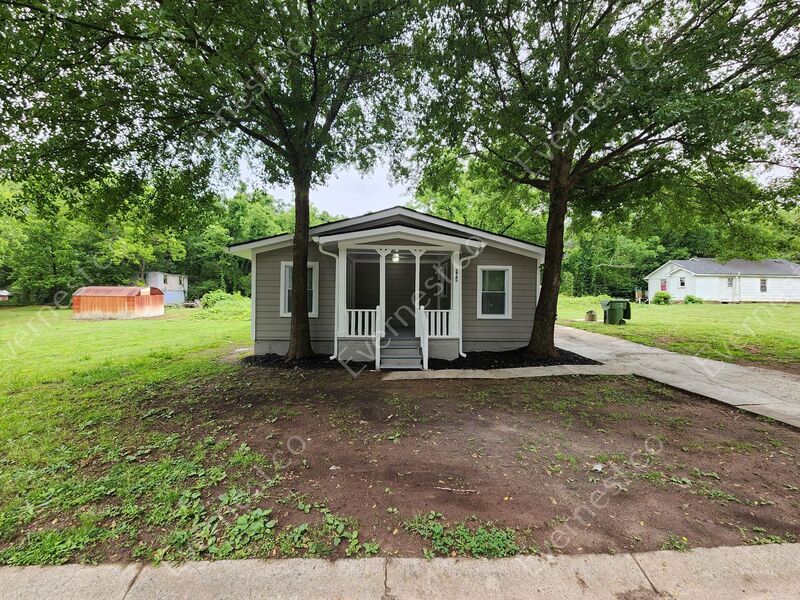 Primary Photo - 908 Davis St