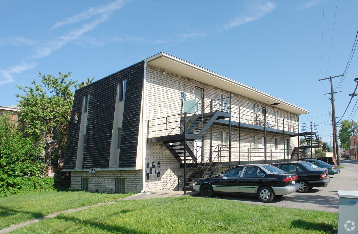 Building Photo - 30 Smith Pl