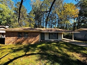 Building Photo - 130 E Woodcrest Dr