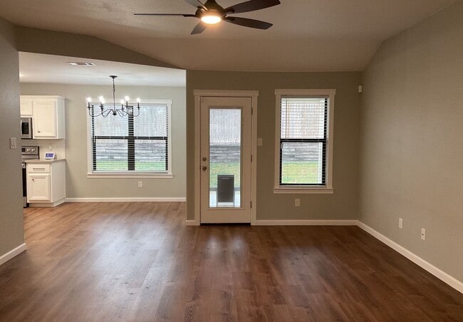 Building Photo - AVAILABLE NOW!