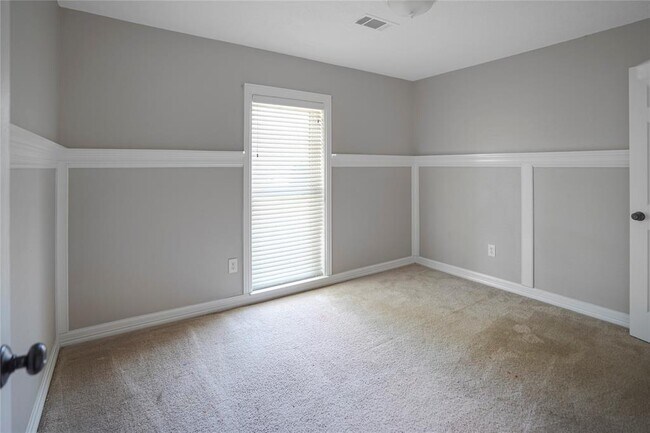 Foto del edificio - 506 Brendon Park Ln