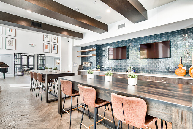 Tap Room & Lounge - EVOQ TOWN FLATS AT JOHNS CREEK