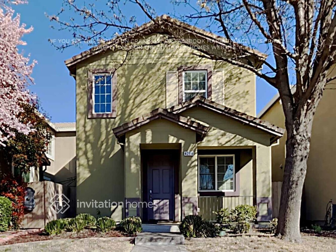 Foto principal - 4254 Natomas Central Dr