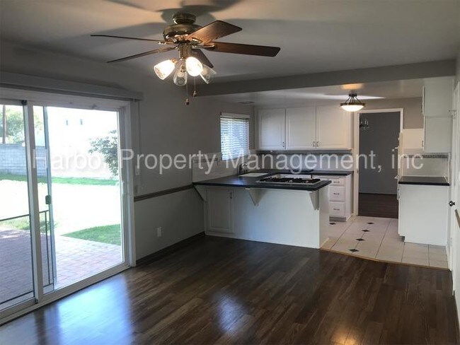 Foto del edificio - 2100 Barrywood Ave