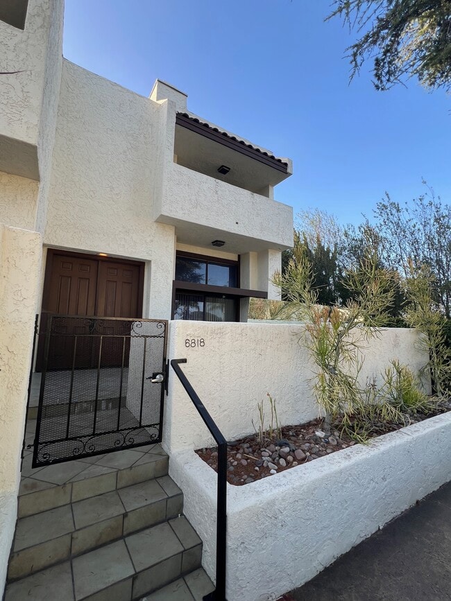 Building Photo - 6818 Caminito del Greco