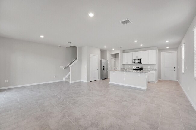 Building Photo - 5758 SE Edgewater Cir
