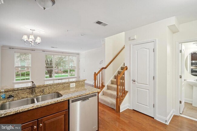 Building Photo - 22936 Spicebush Dr